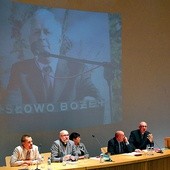 W debacie udział wzięli: politolog Jarosław Flis, ks. Andrzej Draguła, socjolog Ewa Bodrowska i dziennikarz Bogumił Łoziński. Moderatorem debaty był ks. Wiesław Przyczyna