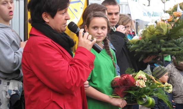 Za udział w marszu i obecność dziękowała dyrektor Dagmara Witczak