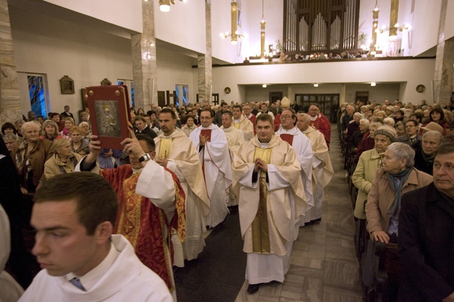 Inauguracja wieczystej adoracji w kościele franciszkanów 