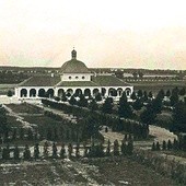 Dom przedpogrzebowy  na cmentarzu Centralnym, ok. 1925 r. 