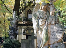  W okresie międzywojennym cmentarz prawosławny przypominał piękny ogród z klombami kwiatów. Po wojnie popadł w ruinę
