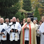 Pomnik bł. Jana Pawła II w Dobrkowie