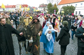 W przygotowanie płockiego korowodu włączają się różne instytucje, a organizacją wiodącą jest Stowarzyszenie Rodzin Katolickich