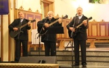 Występ tria proboszczów w kościele na Korabce