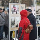 Przed olsztyńskm ratuszem