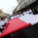 Pobiegli z flagą 