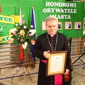 Ks. Edward Dzik jest piątym Honorowym Obywatelem Gminy Pieszyce