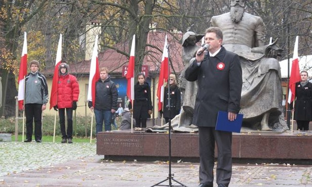 Narratorem widowiska historycznego był Adam Duszyk