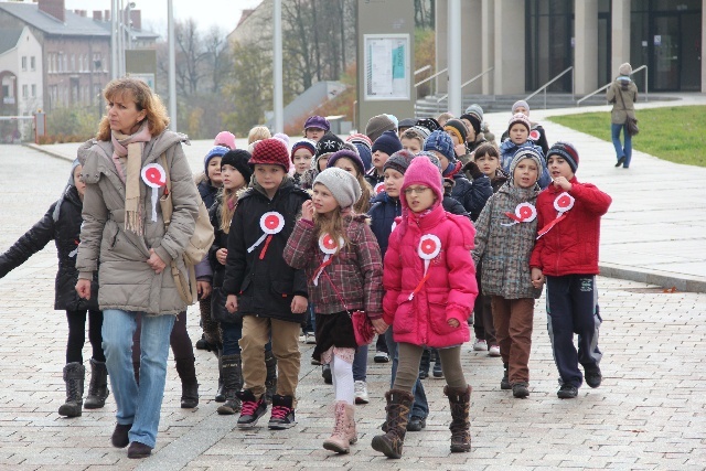 Żywa flaga na święto niepodległości