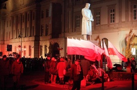 Capstrzyk Niepodległościowy pod pomnikiem marszałka Piłsudskiego