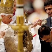 22 marca 2008 r. Magdi Cristiano Allam, muzułmanin, przyjął chrzest z rąk Benedykta XVI. „To było jak snop światła w moim życiu” – mówi Allam