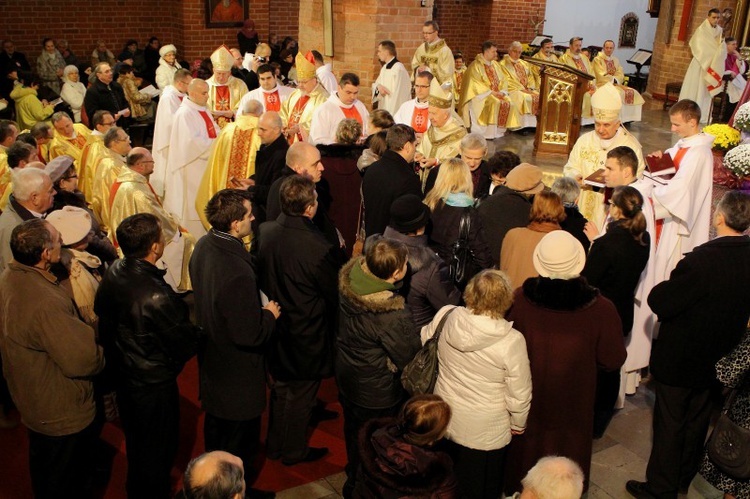 Przekazanie parafiom uchwał synodalnych