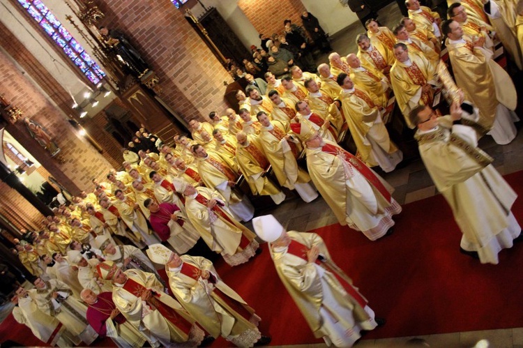 Przekazanie parafiom uchwał synodalnych