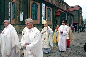  W latach 1974–1978 jako wikary pracował w Rokitnicy ks. Jan Kopiec, obecny biskup gliwicki