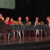  Dyskusja panelowa inaugurująca konferencję w Teatrze Nowym 