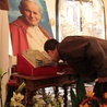 Pielgrzymowali po relikwie bł. Jana Pawła II