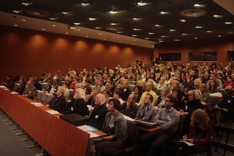 Konferencja o zagrożeniach rozwoju osobowości młodego człowieka