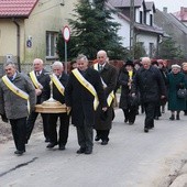 Papieski znak w parafii 