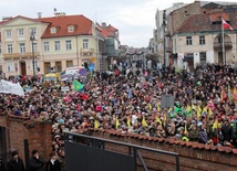 Pierwszy Orszak w Płocku zgromadził tłumy mieszkańców i diecezjan