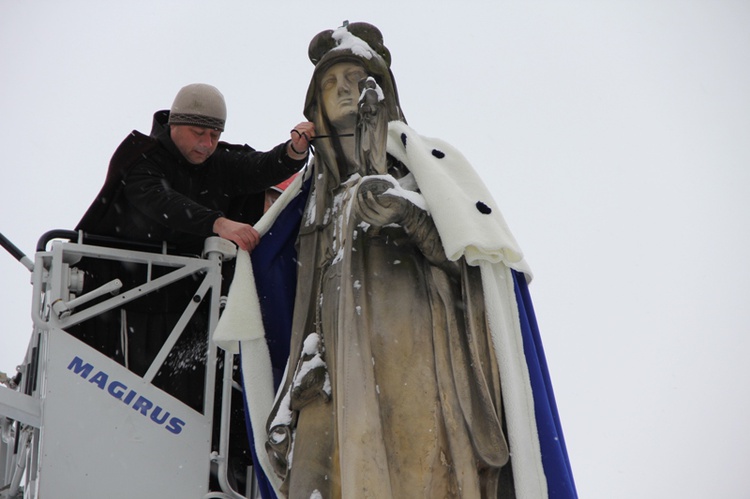 Ubieranie Jadwigi u franciszkanów