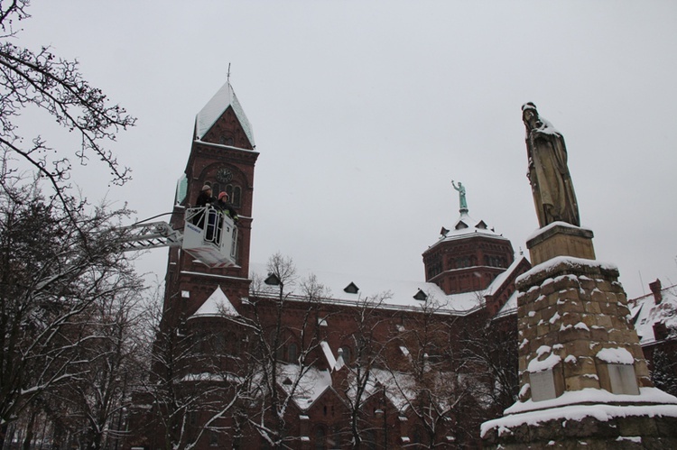 Ubieranie Jadwigi u franciszkanów