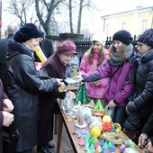 Chętnych do nabywania świątecznych ozdób nie brakowało