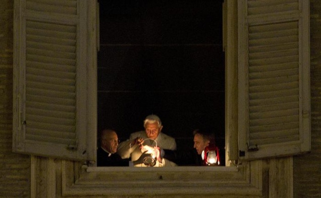 Benedykt XVI zapalił świeczkę pokoju
