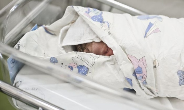 Szpital więzi matki nie mające na opłacenie porodu