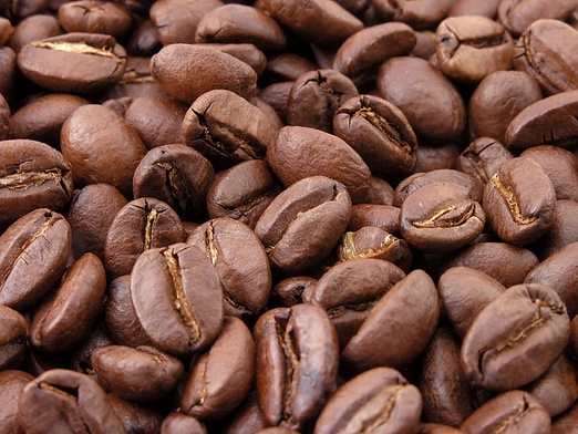 Warto wcierać kawę w skórę?