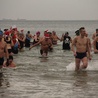 Tradycyjnie gdańskie morsy powitały nowy rok na plaży