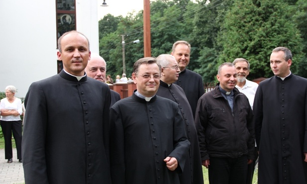 Na jubileusz 25-lecia parafii w Głownie przybyli księża, którzy tu pracowali