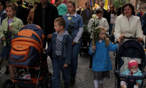 Marsz dla życia i rodziny w Płocku zorganizowano w łączności ze Światowym Spotkaniem Rodzin w Mediolanie z Benedyktem XVI