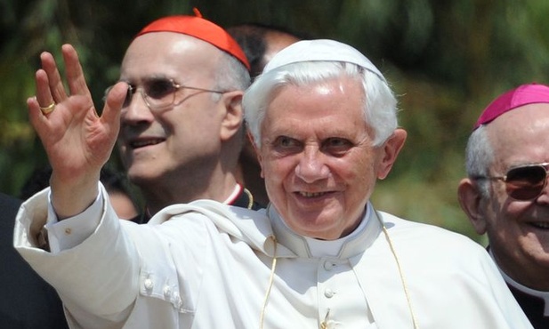 Watykan: tłumy na spotkaniach z papieżem 