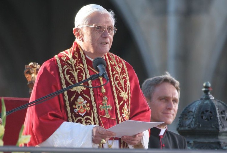 Papieski sekretarz biskupem