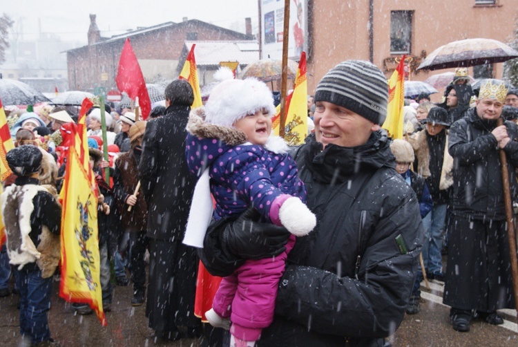 Tychy - orszak w padającym śniegu