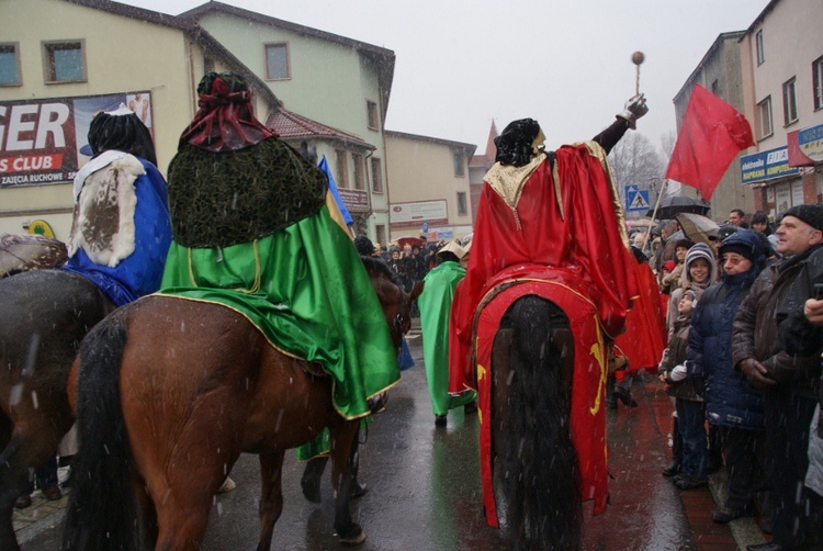 Tychy - orszak w padającym śniegu