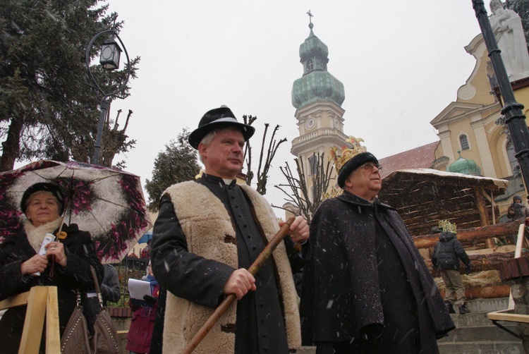 Tychy - orszak w padającym śniegu