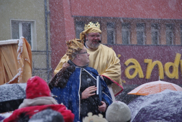 Tychy - orszak w padającym śniegu