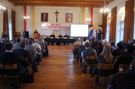 Konferencja o powstaniu styczniowym na północnym Mazowszu odbyła się w auli domu katolickiego przy kościele farnym