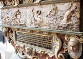  Morskiego stwora i proroka Jonasza można zobaczyć w bazylice św. Elżbiety w nawie bocznej, po prawej stronie głównego ołtarza 