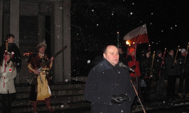 Prezydent Radomia Andrzej Kosztowniak w czasie uroczystości pod mauzoleum płk. Dionizego Czachowskiego mówił, jak powinien wyglądać dzisiejszy patriotyzm