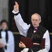 Zwierzchnik anglikanów sprzeciwia się premierowi