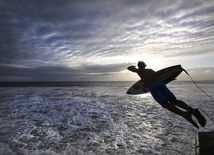 Surfowanie o świcie