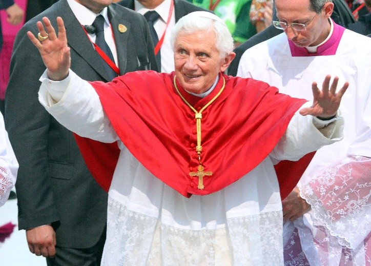 Abp Skworc: otoczmy modlitwą Benedykta XVI