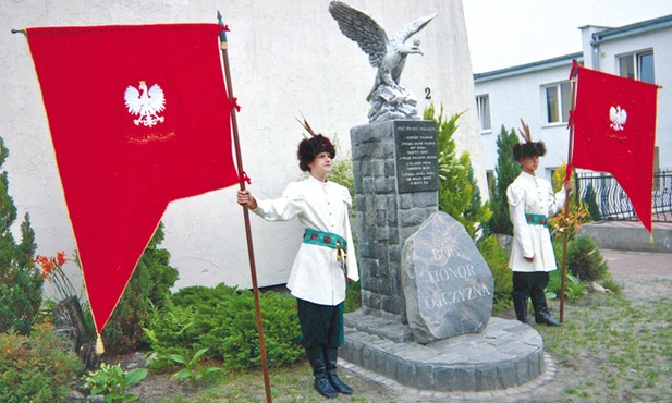 – Stowarzyszenie Pomocy Bliźniemu im. Brata Krystyna promuje też patriotyzm. W ramach kolonii letnich w Długiem realizuje program „Gniazdo Orła Białego”