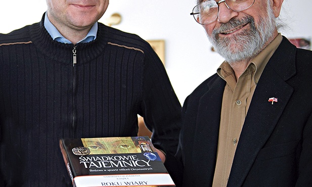 Grzegorz Górny (po lewej) z Barrie Schwartzem, badaczem Calunu Turyńskiego