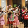 Dzieci grają na skrzypcach