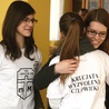  Nadzieją na zwycięstwo „nowej kultury wyzwolenia” są młodzi ludzie, których w Olszynie nie zabrakło