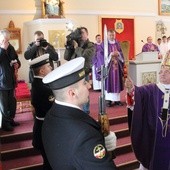 Poświęceniu tablicy towarzyszył ceremoniał wojskowy