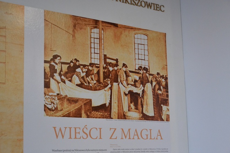 Wernisaż w oparach skrobka